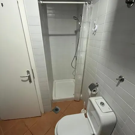 Two Bedroom With Fully Equiped Kitchen And Free Private Parking