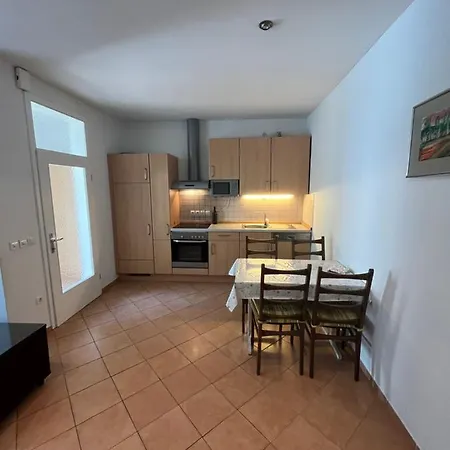 דירה Two Bedroom With Fully Equiped Kitchen And Free Private Parking